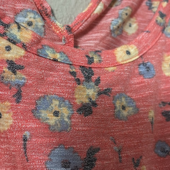 Women’s Plus Size Lane Bryant Floral Top, 18/20 2X Coral Leightweight - Picture 3 of 7